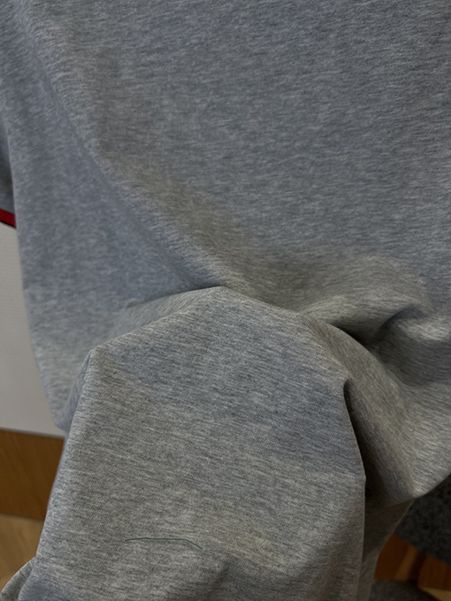 グッチスーパーコピー GUCCI 文字刺繍り赤と緑のリボン付き半袖Tシャツ