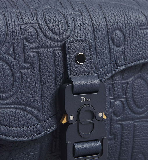 ディオール サドル型のフリップトップ式メッセンジャーバッグ
