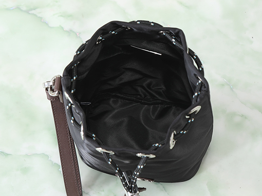 プラダ 2NE067_2HE1_F0002 黒のドローストリングバッグ