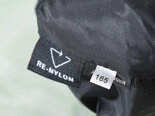 プラダ 2NE067_2HE1_F0002 黒のドローストリングバッグ