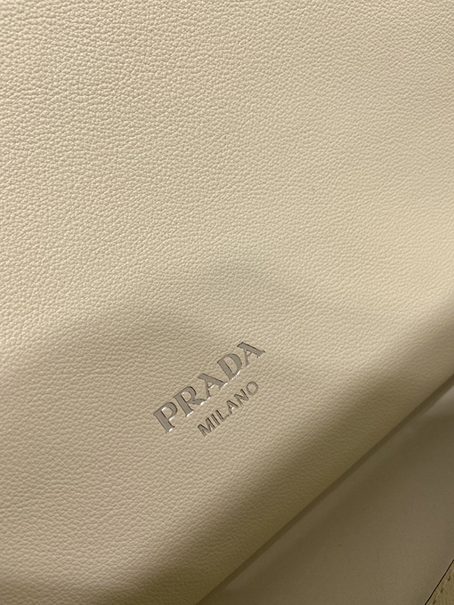 プラダコピー 新しいレディースホーボーバッグ