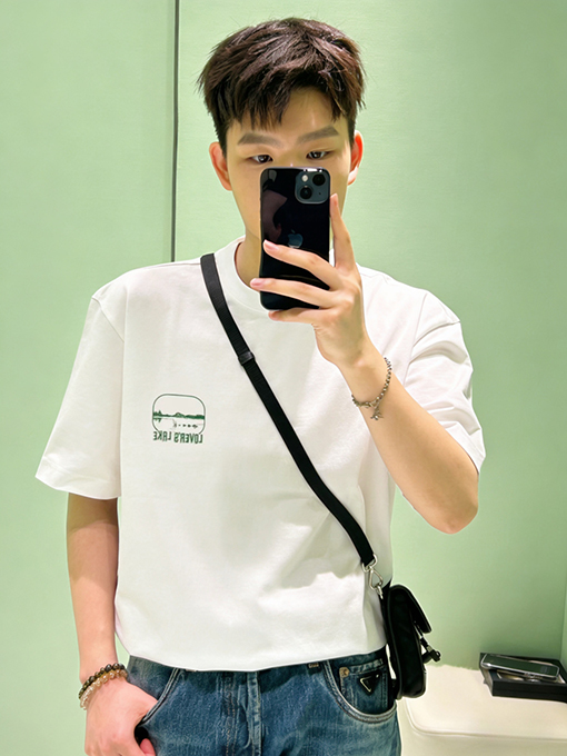 プラダ 湖の景色がプリントされたカジュアルな半袖Tシャツ