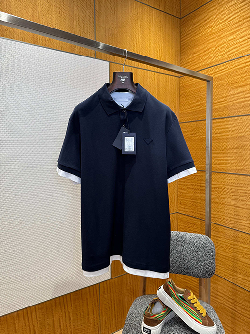プラダコピー フェイクツーピースの三角形ロゴ入り半袖ポロシャツ