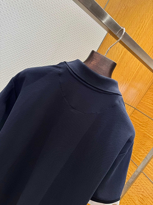 プラダコピー フェイクツーピースの三角形ロゴ入り半袖ポロシャツ