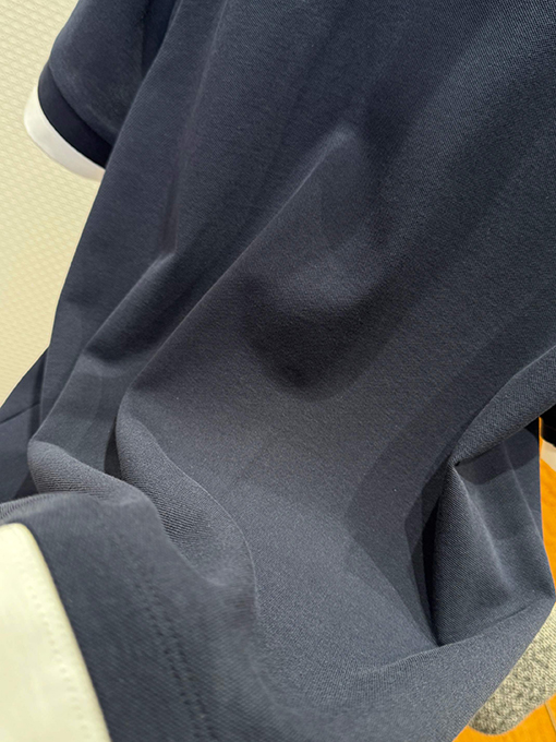 プラダコピー フェイクツーピースの三角形ロゴ入り半袖ポロシャツ