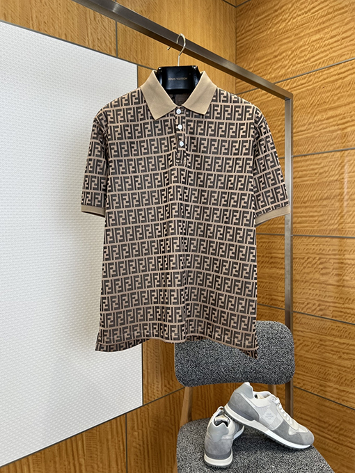 フェンディ ダブルFの総柄プリント入り半袖襟付きポロシャツ