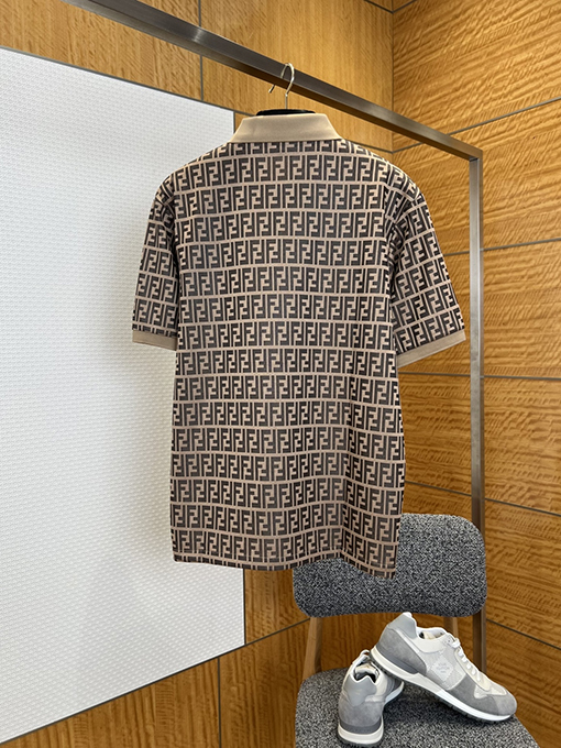 フェンディ ダブルFの総柄プリント入り半袖襟付きポロシャツ
