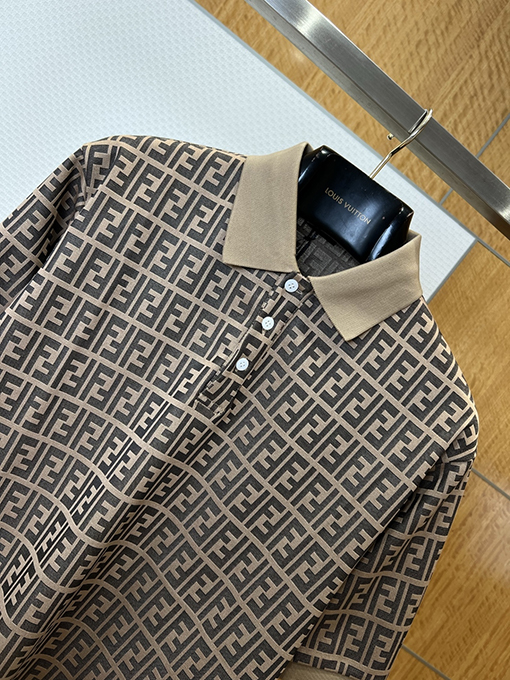 フェンディ ダブルFの総柄プリント入り半袖襟付きポロシャツ