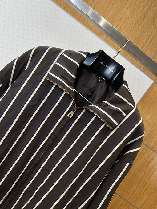 ルイヴィトン メタルロゴ入りストライプ柄ジップアップジャケット