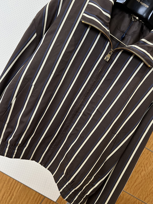 ルイヴィトン メタルロゴ入りストライプ柄ジップアップジャケット