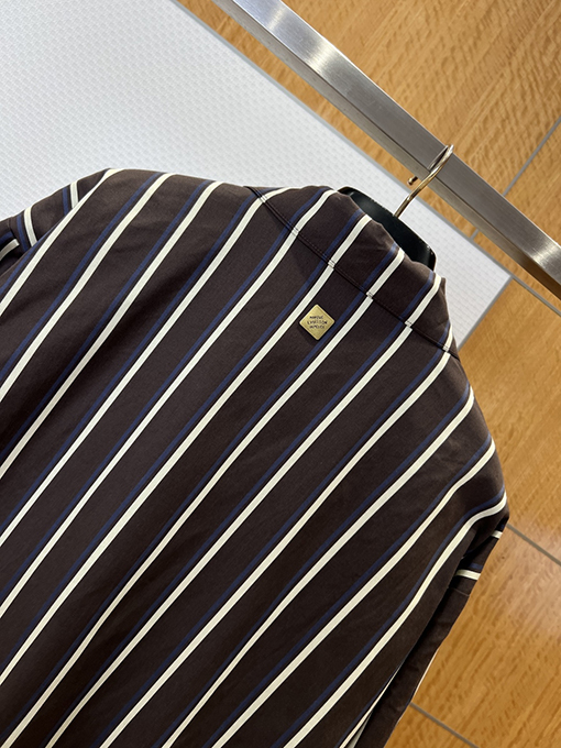 ルイヴィトン メタルロゴ入りストライプ柄ジップアップジャケット