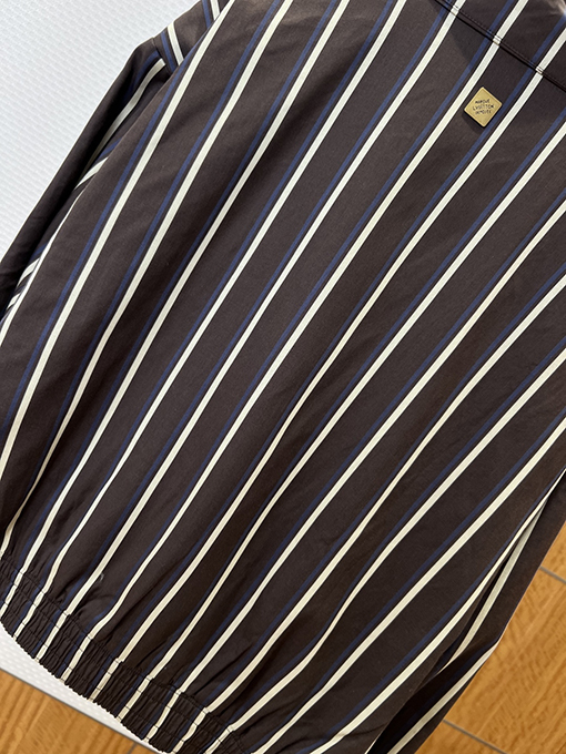 ルイヴィトン メタルロゴ入りストライプ柄ジップアップジャケット