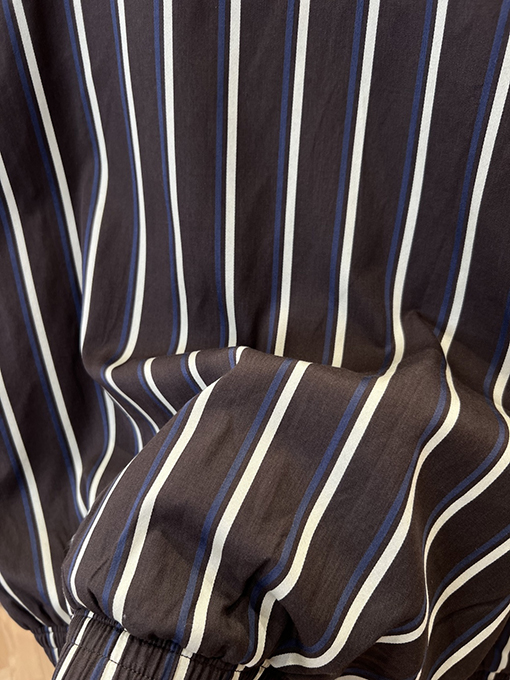 ルイヴィトン メタルロゴ入りストライプ柄ジップアップジャケット