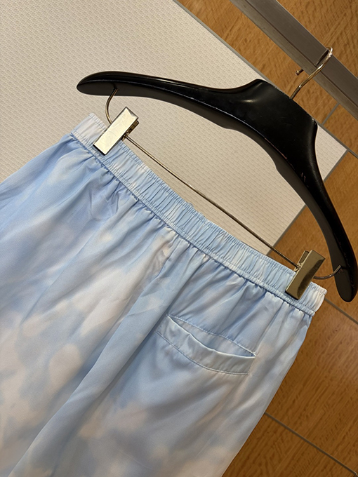 ルイヴィトンブランドコピー 青と白のタイダイ柄ドローストリングカジュアルショーツ