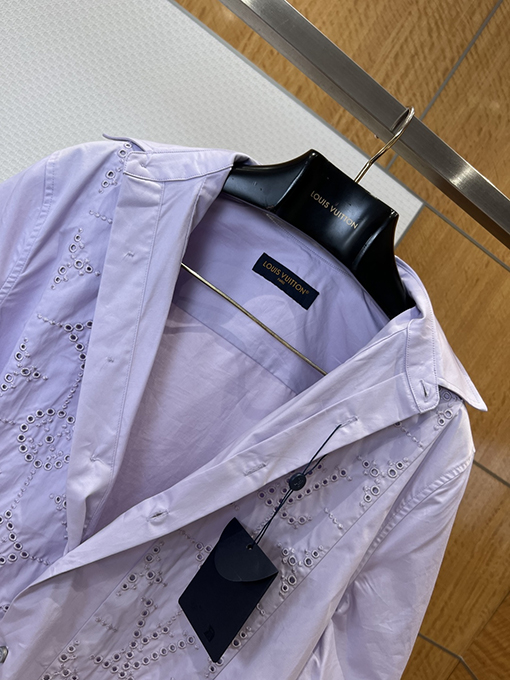 ルイヴィトン 花柄の透かし刺繍入り襟付き半袖シャツ