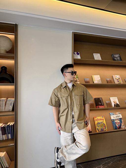 モンクレールブランドスーパーコピー ダブルポケット袖パッチ刺繍入り半袖シャツジャケット