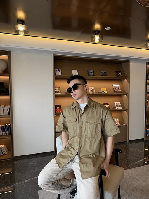 モンクレールブランドスーパーコピー ダブルポケット袖パッチ刺繍入り半袖シャツジャケット