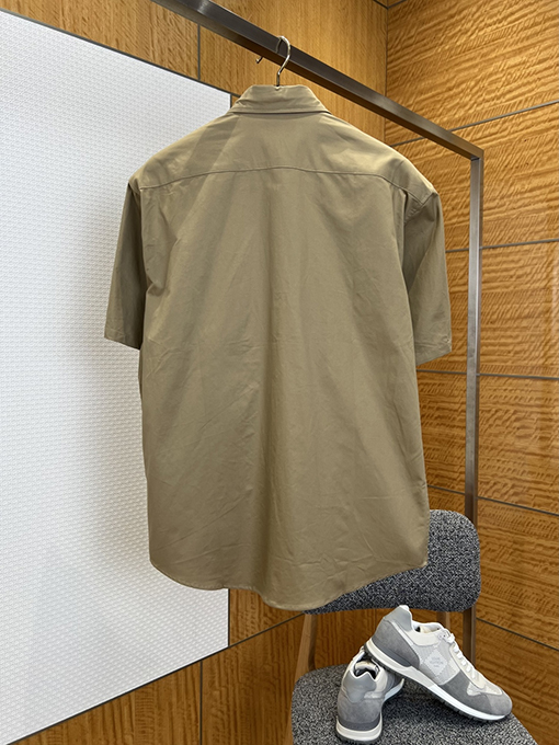 モンクレールブランドスーパーコピー ダブルポケット袖パッチ刺繍入り半袖シャツジャケット