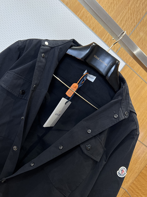 モンクレールブランドスーパーコピー ダブルポケット袖パッチ刺繍入り半袖シャツジャケット