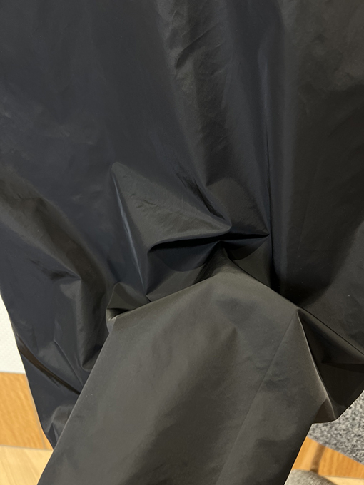 プラダ 三角形のロゴりジッパーカラー半袖シャツ