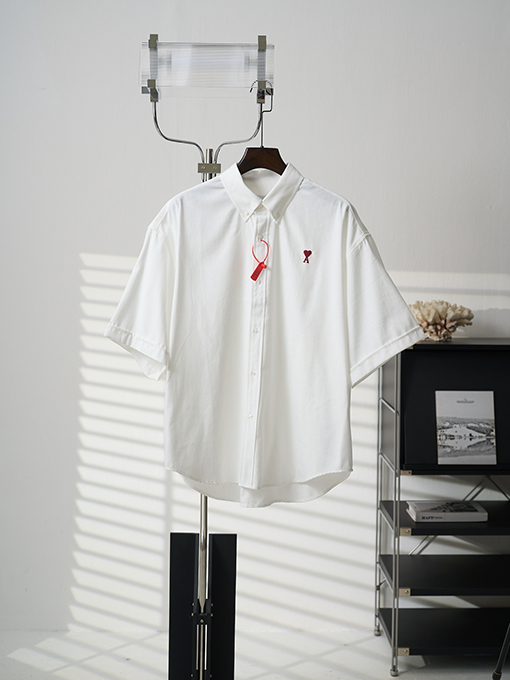 アミコピー ハートの刺繍がったボックスシルエットの半袖シャツ