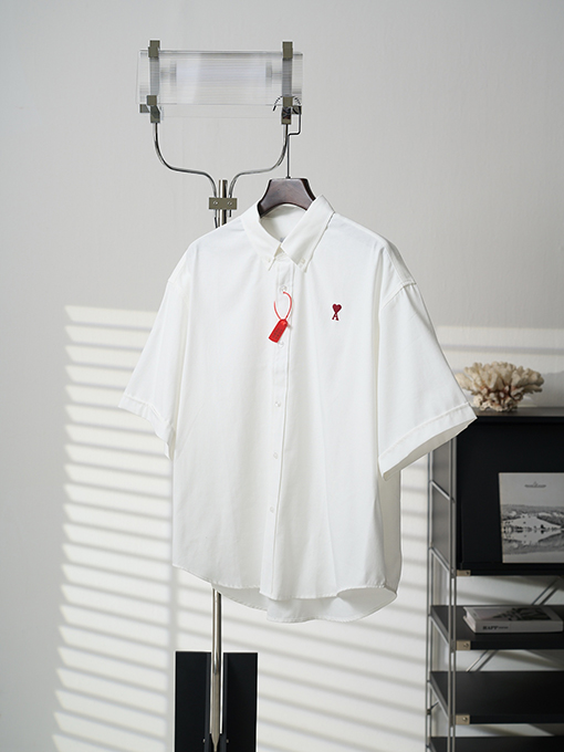 アミコピー ハートの刺繍がったボックスシルエットの半袖シャツ