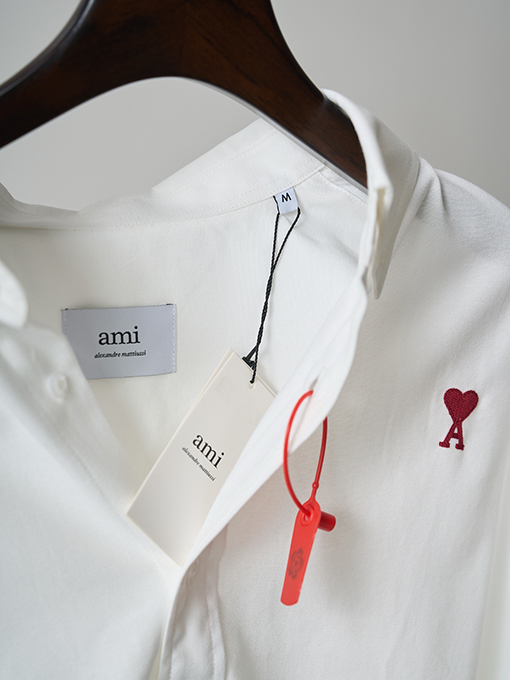 アミコピー ハートの刺繍がったボックスシルエットの半袖シャツ