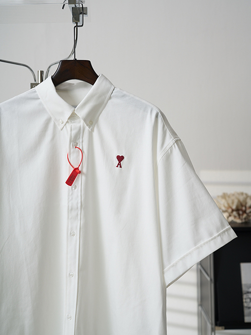 アミコピー ハートの刺繍がったボックスシルエットの半袖シャツ