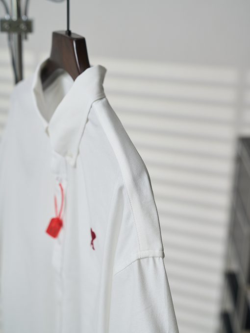 アミコピー ハートの刺繍がったボックスシルエットの半袖シャツ