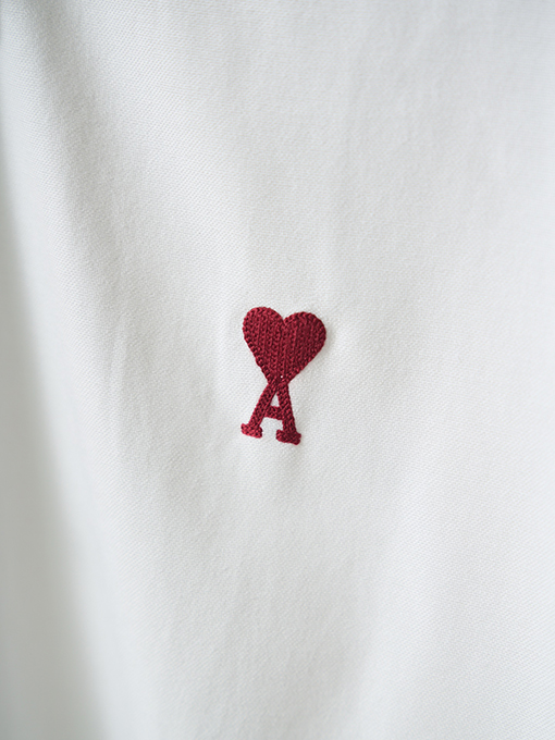 アミコピー ハートの刺繍がったボックスシルエットの半袖シャツ