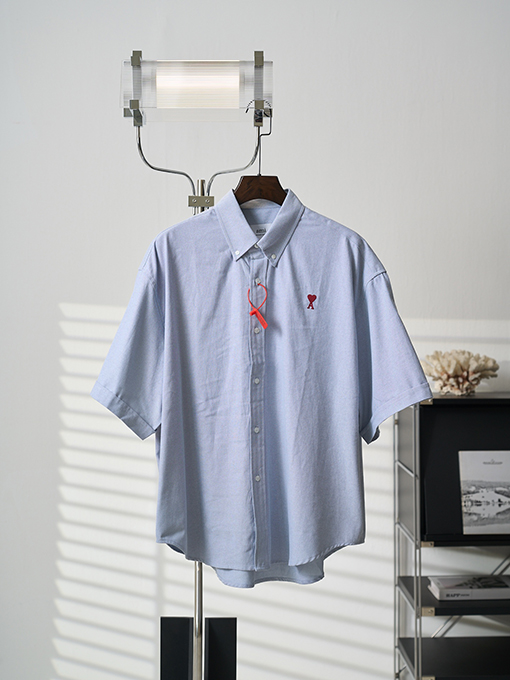 アミコピー ハートの刺繍がったボックスシルエットの半袖シャツ