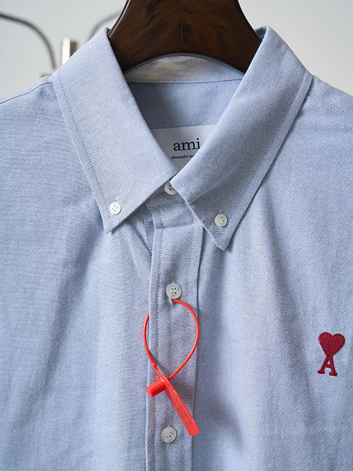 アミコピー ハートの刺繍がったボックスシルエットの半袖シャツ