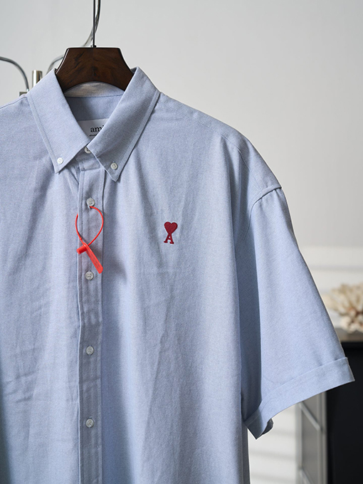 アミコピー ハートの刺繍がったボックスシルエットの半袖シャツ