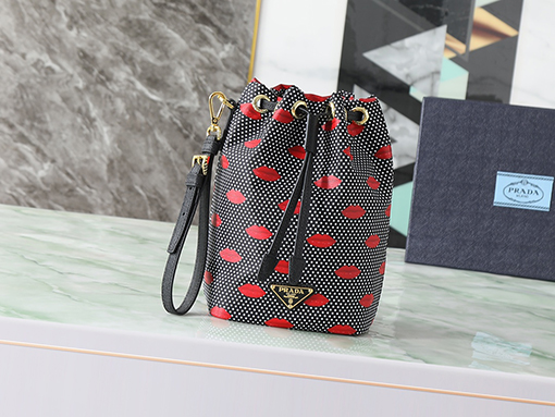 プラダコピー レディースドローストリングクラッチ