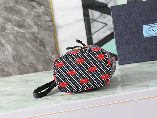 プラダコピー レディースドローストリングクラッチ