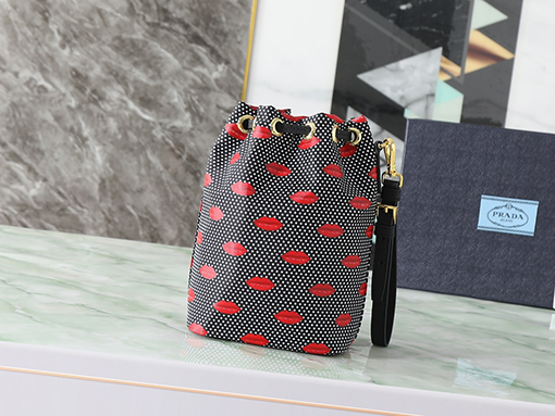 プラダコピー レディースドローストリングクラッチ