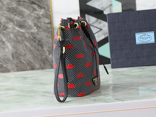 プラダコピー レディースドローストリングクラッチ