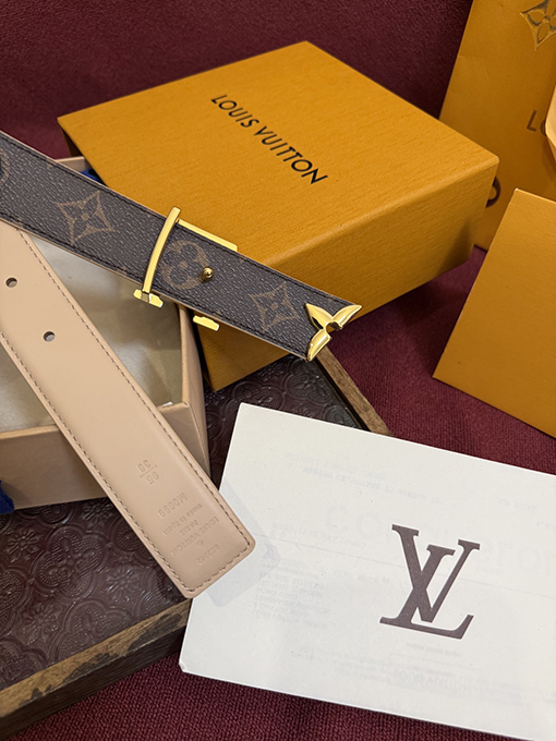 ルイヴィトンブランドコピー Monogram クラシックな花柄の両面レザーベルト