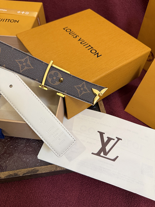 ルイヴィトンブランドコピー Monogram クラシックな花柄の両面レザーベルト