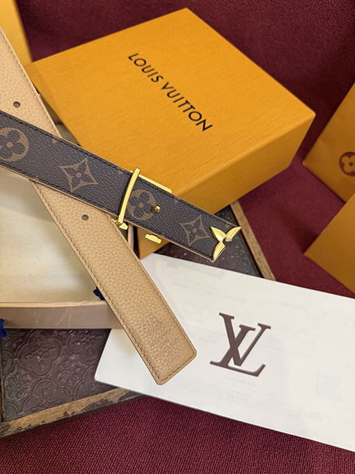 ルイヴィトンブランドコピー Monogram クラシックな花柄の両面レザーベルト