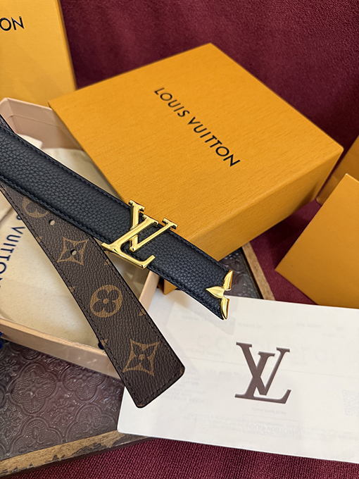 ルイヴィトンブランドコピー Monogram クラシックな花柄の両面レザーベルト