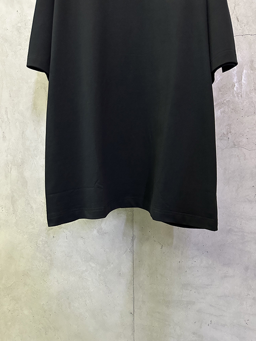 クロムハーツブランドスーパーコピー 前面と背面に十クロス歯ブラシの刺繍がされた半袖Tシャツ