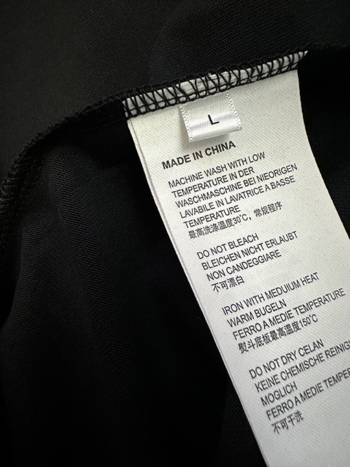 クロムハーツブランドスーパーコピー 前面と背面に十クロス歯ブラシの刺繍がされた半袖Tシャツ