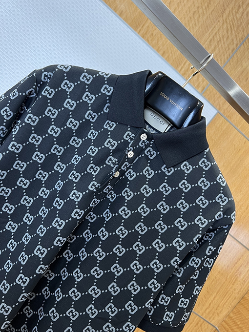 グッチスーパーコピー ダブルGの総柄プリント半袖ポロシャツ