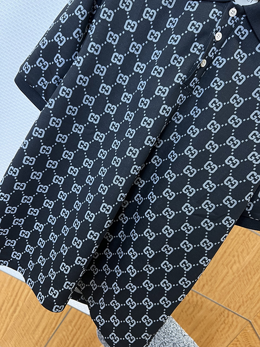 グッチスーパーコピー ダブルGの総柄プリント半袖ポロシャツ