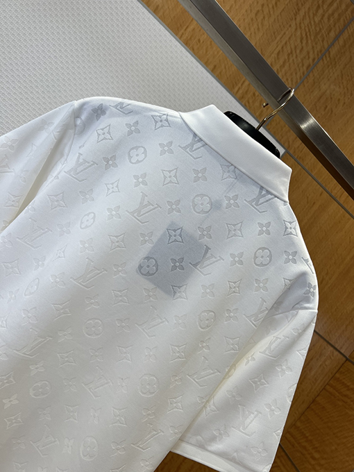 ルイヴィトン クラシックなモノグラムプリントの半袖ポロシャツ