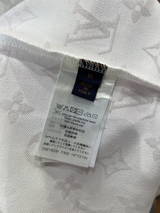 ルイヴィトン クラシックなモノグラムプリントの半袖ポロシャツ