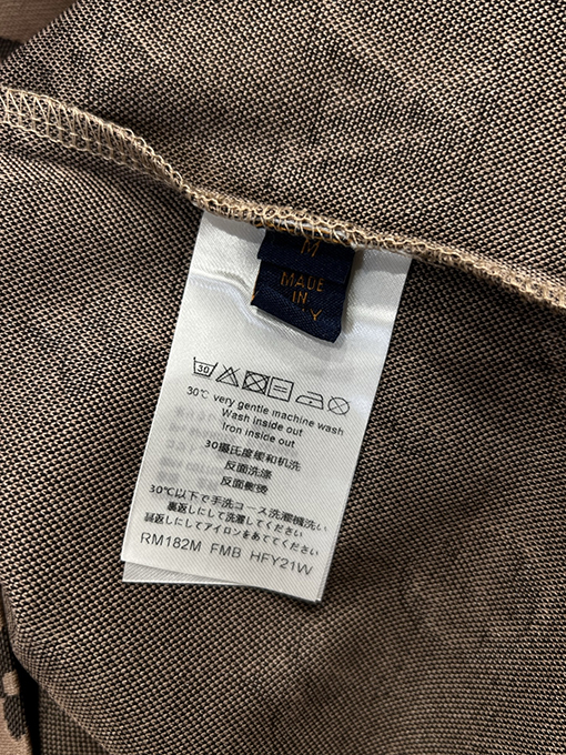 ルイヴィトン クラシックなモノグラムプリントの半袖ポロシャツ