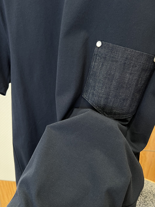 モンクレールコピー アームバンド付きデニムポケット付き半袖Tシャツ