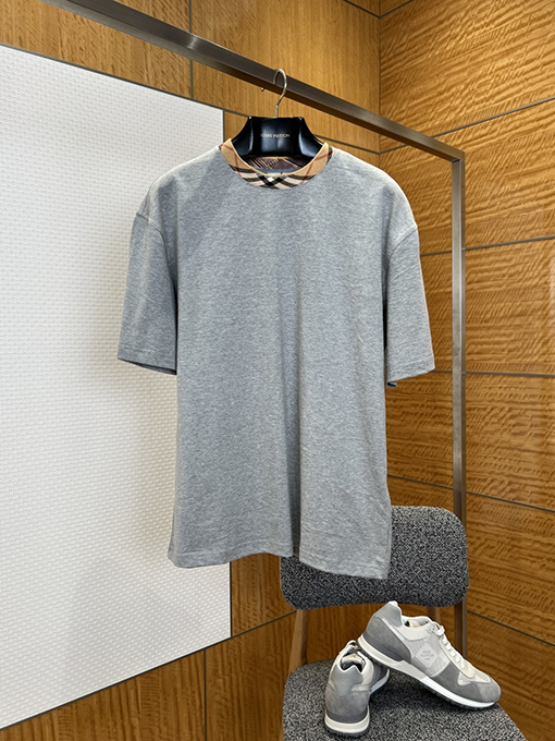 バーバリー チェック柄の襟カラーブロックデザインのクルーネック半袖Tシャツ